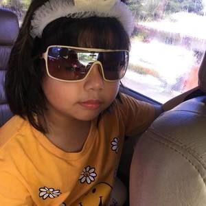 Meet your Posher, Perla